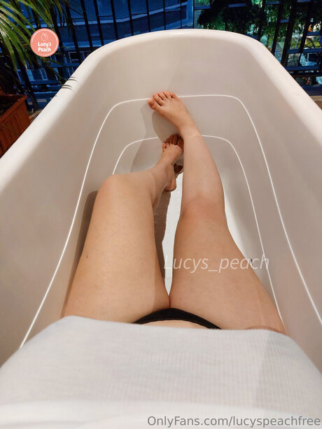 Foto di nudo di fuga di OnlyFans di Lucyspeachfree