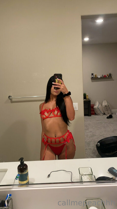 Foto di nudo di fuga di OnlyFans di Callmepeachhh