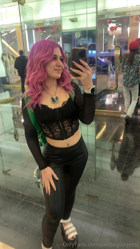 Petitegoddessj