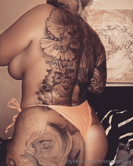 Foto di nudo di fuga di OnlyFans di Inkdsusannea