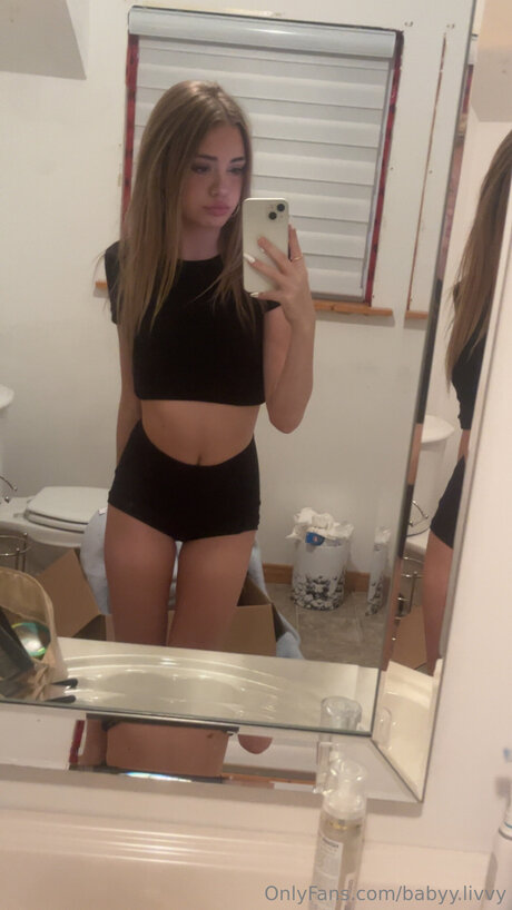 Foto di nudo di fuga di OnlyFans di Babyy Livvy