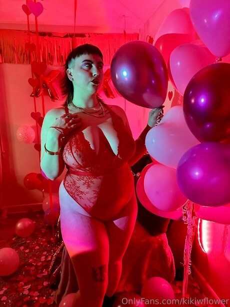 Foto di nudo di fuga di OnlyFans di Kikiwflower