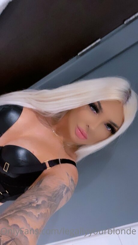 Foto di nudo di fuga di OnlyFans di Legallyyourblonde