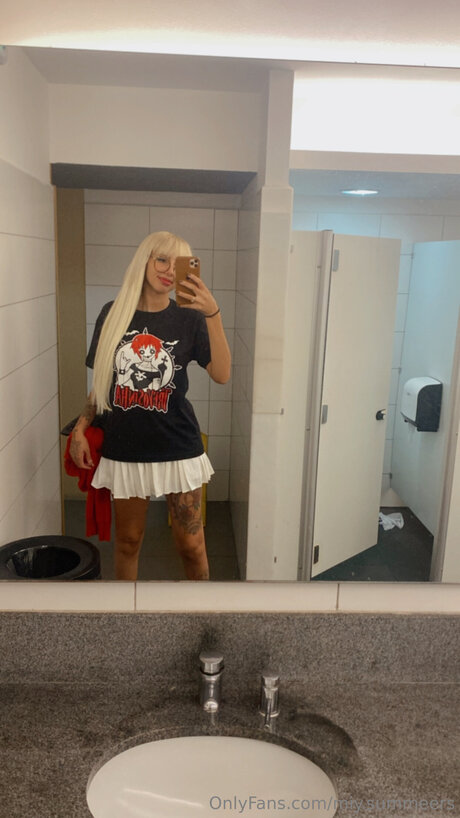 Foto di nudo di fuga di OnlyFans di Miy Summeers