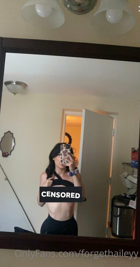 Foto di nudo di fuga di OnlyFans di Forgethaileyy