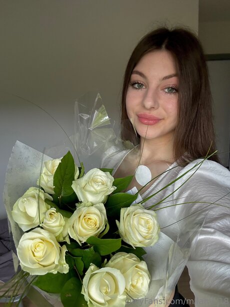 Foto di nudo di fuga di OnlyFans di Milana 18