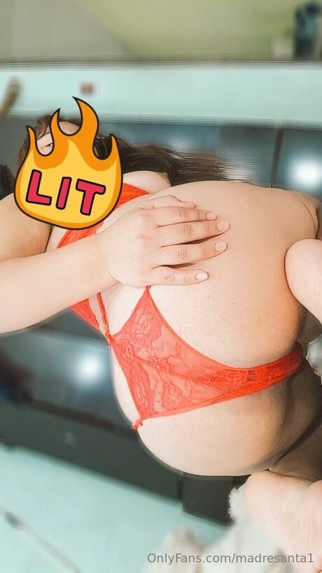 Foto di nudo di fuga di OnlyFans di Madresanta1