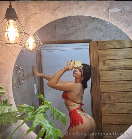 Foto di nudo di fuga di OnlyFans di Brunettemily