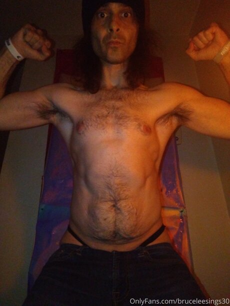 Foto di nudo di fuga di OnlyFans di Bruceleesings30