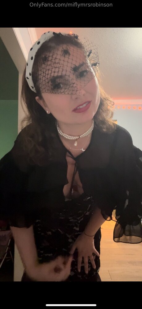 Foto di nudo di fuga di OnlyFans di Miflymrsrobinson