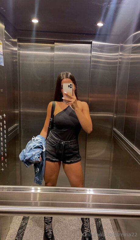 Foto di nudo di fuga di OnlyFans di Reina22