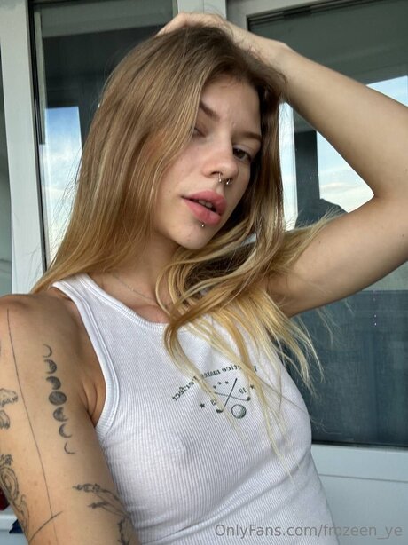 Foto di nudo di fuga di OnlyFans di Frozeen Ye