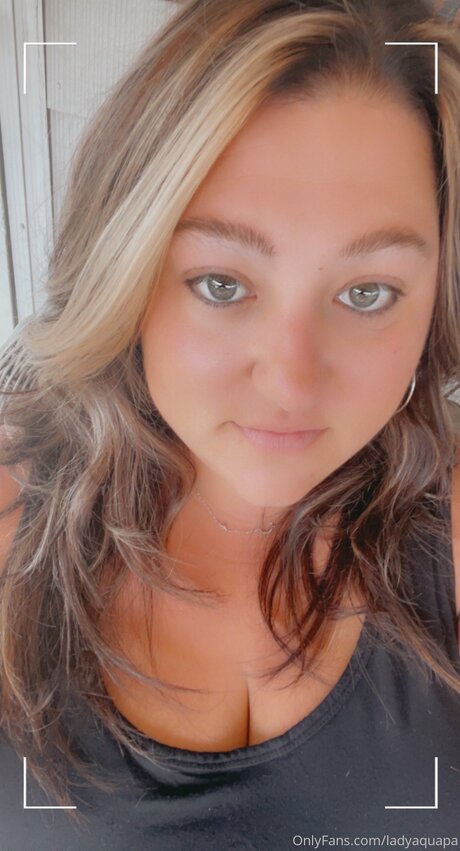 Foto di nudo di fuga di OnlyFans di Ladyaquapa