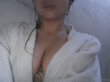 Foto di nudo di fuga di OnlyFans di Sharoxxx