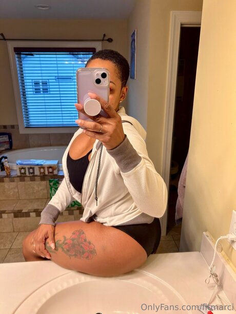 Foto di nudo di fuga di OnlyFans di Fitmarci