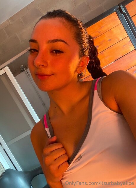 Foto di nudo di fuga di OnlyFans di Itsurbabyalice