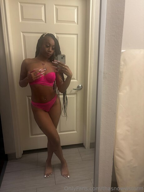 Foto di nudo di fuga di OnlyFans di Thasnowwstorm