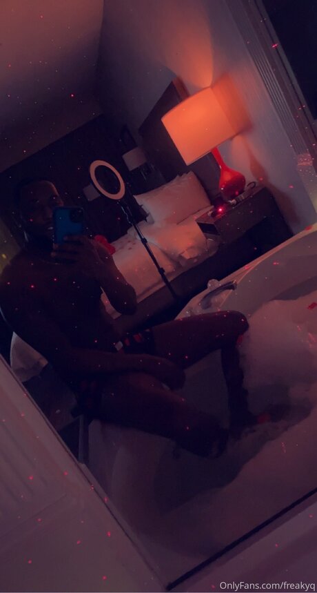Foto di nudo di fuga di OnlyFans di Freakyq