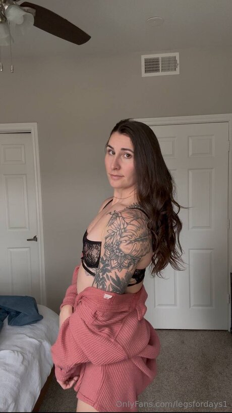 Foto di nudo di fuga di OnlyFans di Legsfordays1