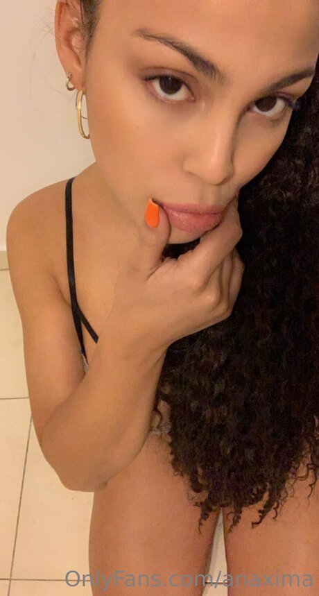 Foto di nudo di fuga di OnlyFans di Anaxima