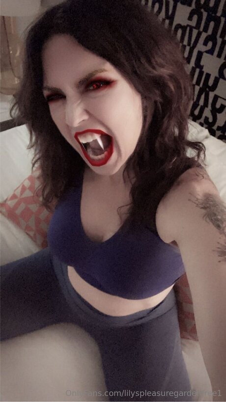 Foto di nudo di fuga di OnlyFans di Lilyspleasuregardenfree1