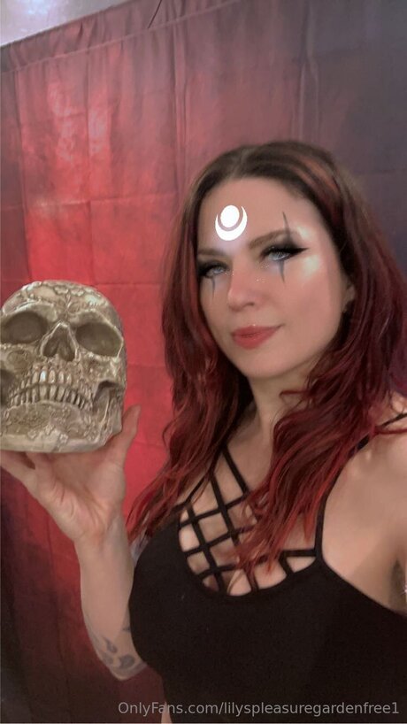 Foto di nudo di fuga di OnlyFans di Lilyspleasuregardenfree1