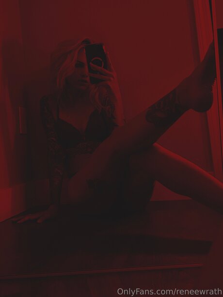 Foto di nudo di fuga di OnlyFans di Reneewrath