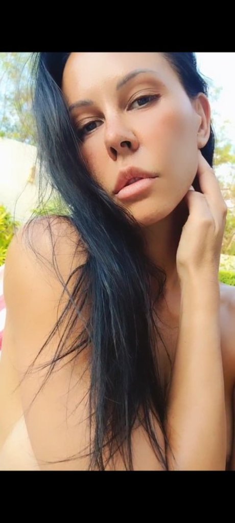 Foto di nudo di fuga di OnlyFans di Laly Vallade