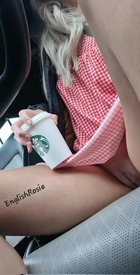 Foto di nudo di fuga di OnlyFans di English Rose