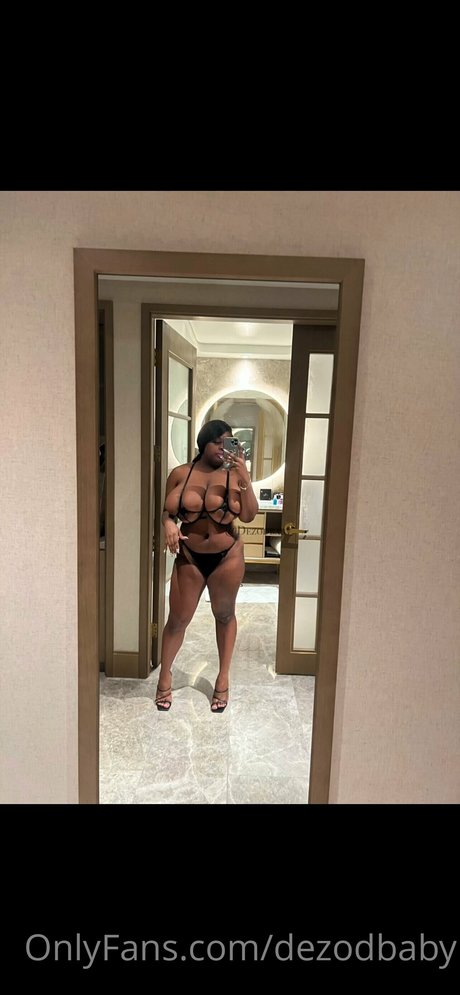 Foto di nudo di fuga di OnlyFans di Dezodbaby
