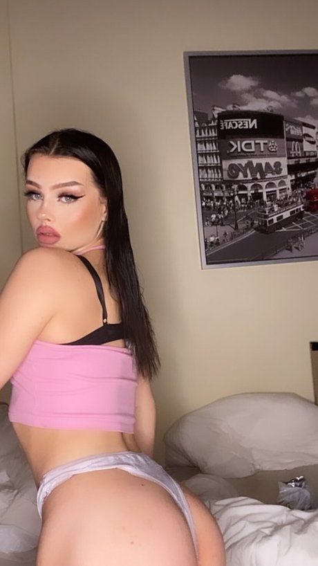 Foto di nudo di fuga di OnlyFans di Lara Buttner