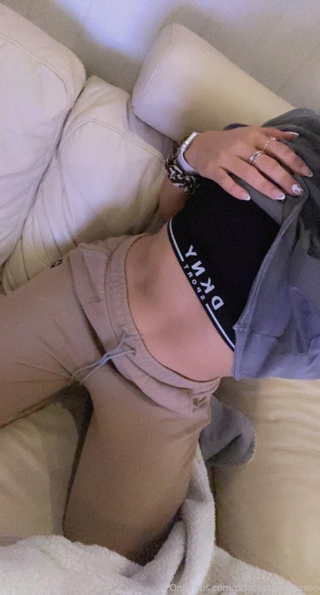 Foto di nudo di fuga di OnlyFans di Peachy