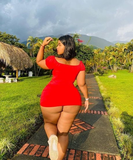 Foto di nudo di fuga di OnlyFans di Angie Acosta