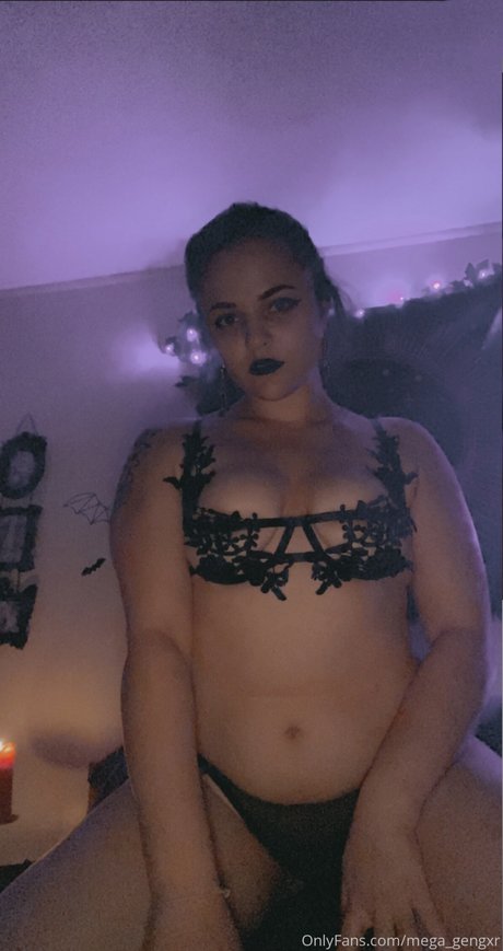 Foto di nudo di fuga di OnlyFans di Mega Gengar