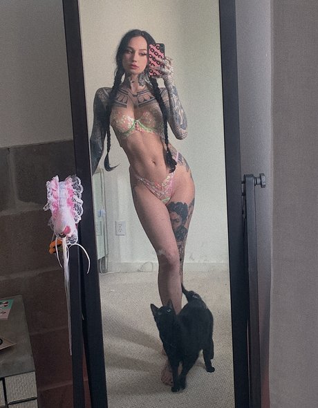 Foto di nudo di fuga di OnlyFans di Emma Vauxdevil