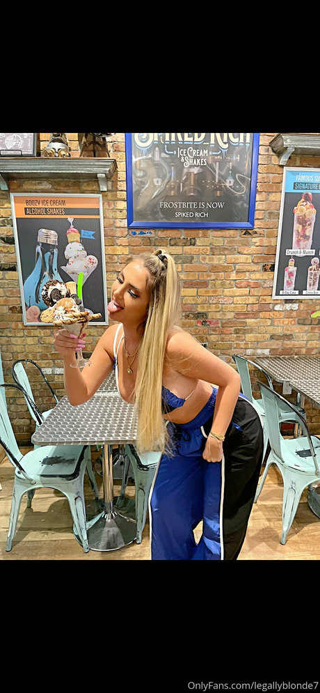 Foto di nudo di fuga di OnlyFans di Legally Blonde