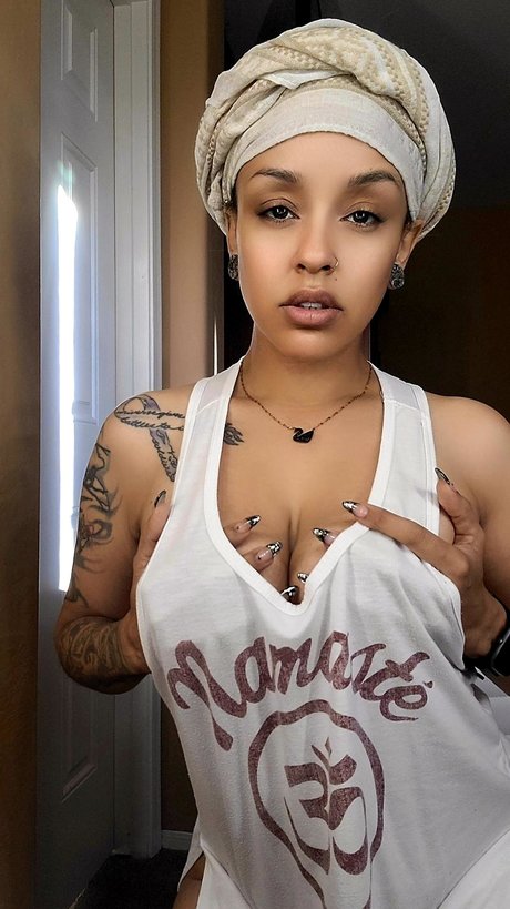 Foto di nudo di fuga di OnlyFans di Goddess Orora Storm