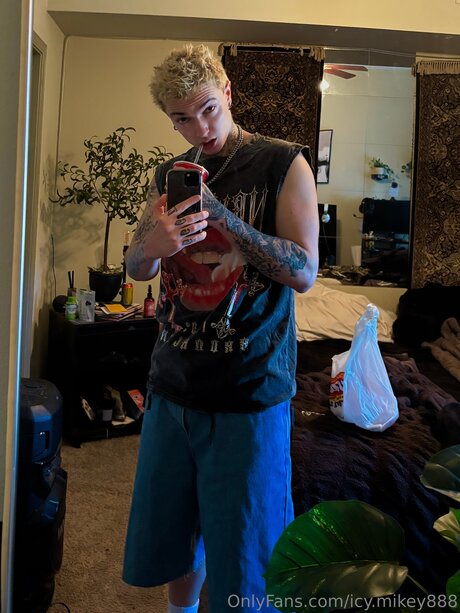 Foto di nudo di fuga di OnlyFans di Icy Mikey888