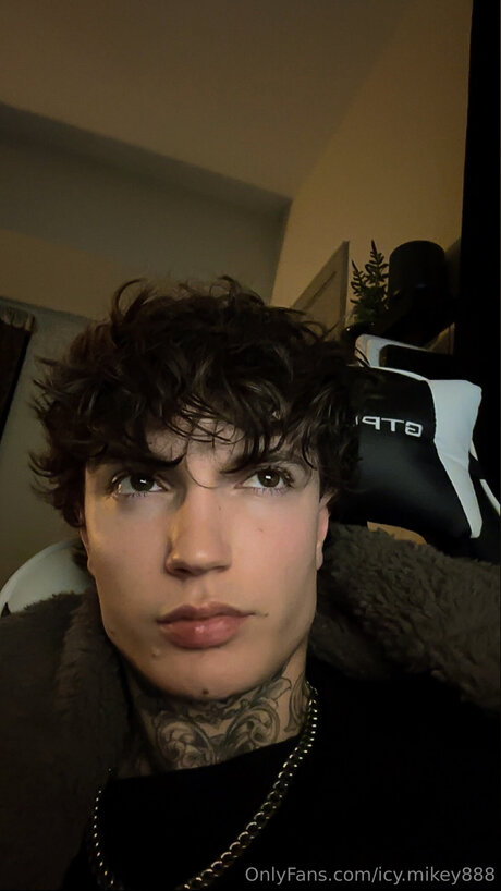 Foto di nudo di fuga di OnlyFans di Icy Mikey888