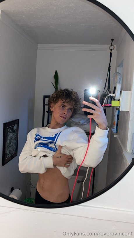 Foto di nudo di fuga di OnlyFans di Reverovincent