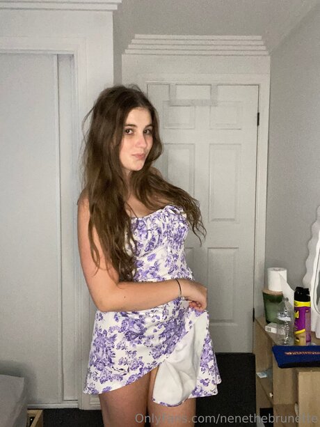 Foto di nudo di fuga di OnlyFans di Nenethebrunette
