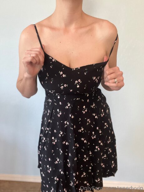 Foto di nudo di fuga di OnlyFans di Weedyvip