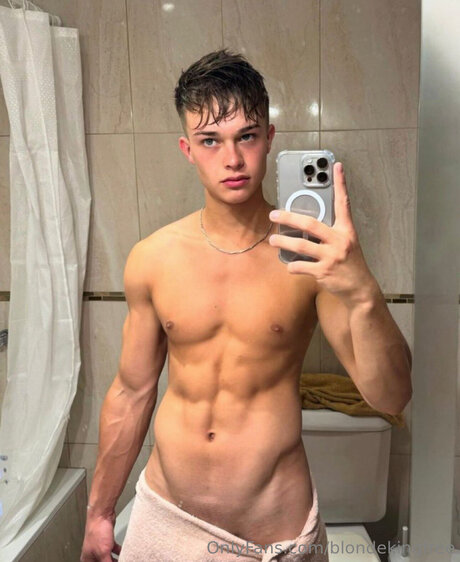 Foto di nudo di fuga di OnlyFans di Blondekingfree