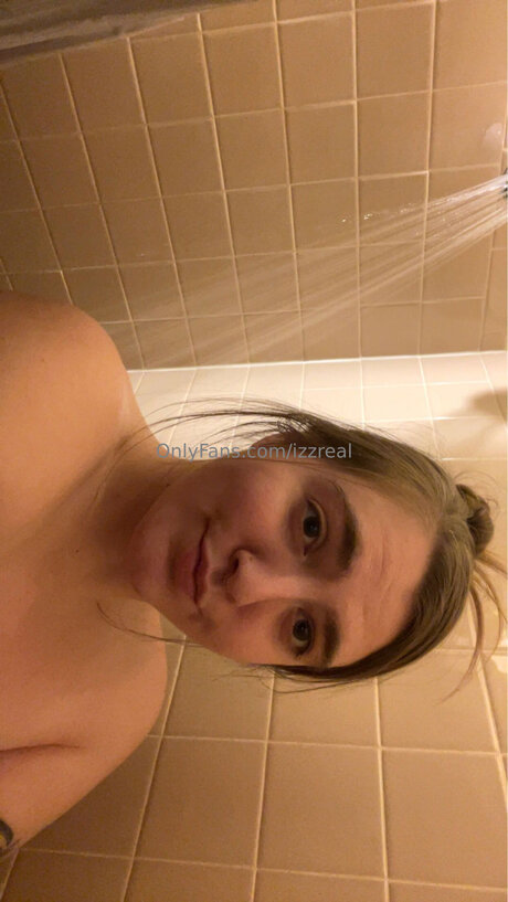 Foto di nudo di fuga di OnlyFans di Izzreal