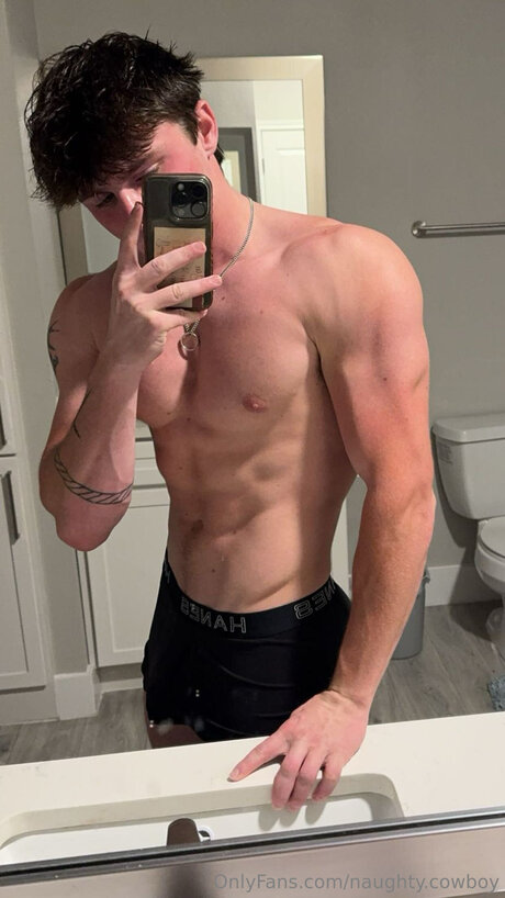 Foto di nudo di fuga di OnlyFans di Naughty Cowboy