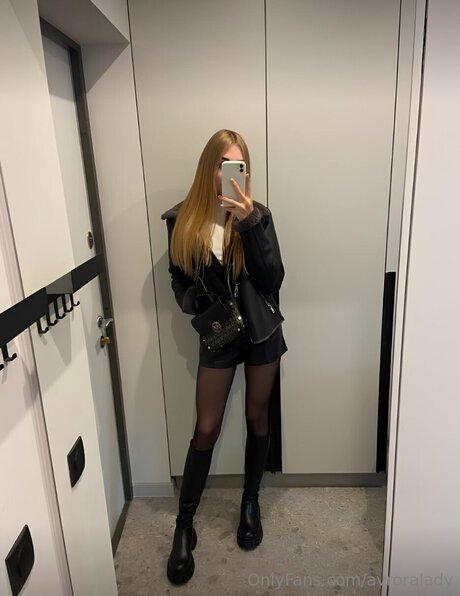Foto di nudo di fuga di OnlyFans di Avroralady