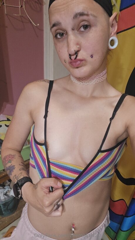 Foto di nudo di fuga di OnlyFans di Zeemako420