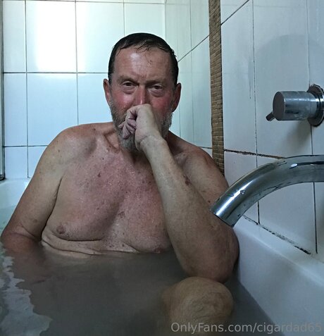 Foto di nudo di fuga di OnlyFans di Cigardad65