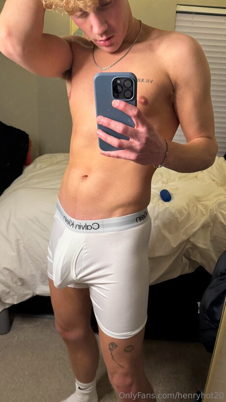Foto di nudo di fuga di OnlyFans di Henryhot20
