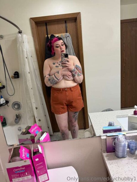 Foto di nudo di fuga di OnlyFans di Edgychubby1